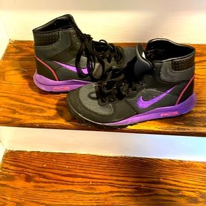 Nike ACG sneakers sz 9 Purple and Black
